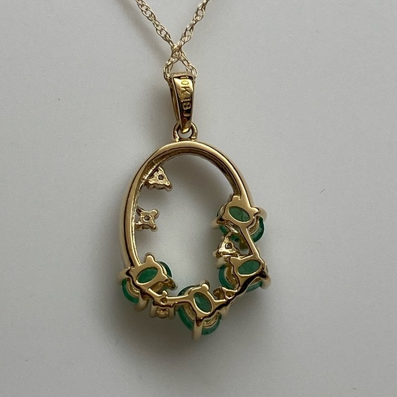 10k Yellow Gold Natural Emerald and Diamond Cluster Pendant with Chain NEW - Picture 5 of 16